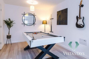 Modern 3 Bed House in Manchester with Pool Table and Driveway Parking by Vista Stays Short Lets